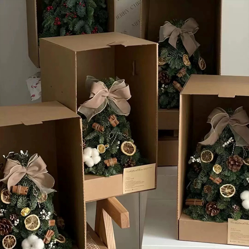 Scatole regalo uniformi con fiori ondulati marroni