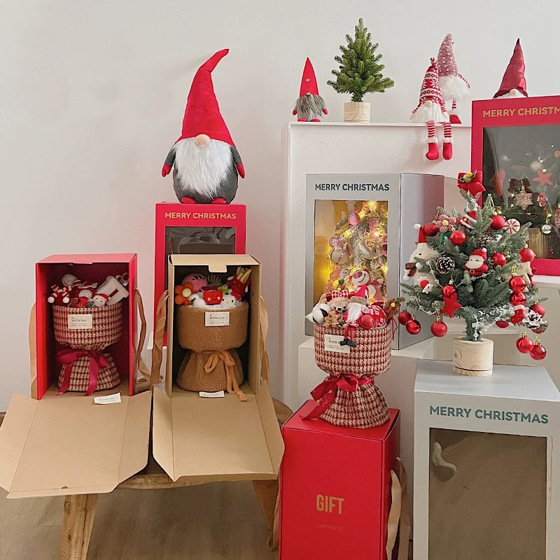 Scatole regalo con fiori trasparenti a tema festivo